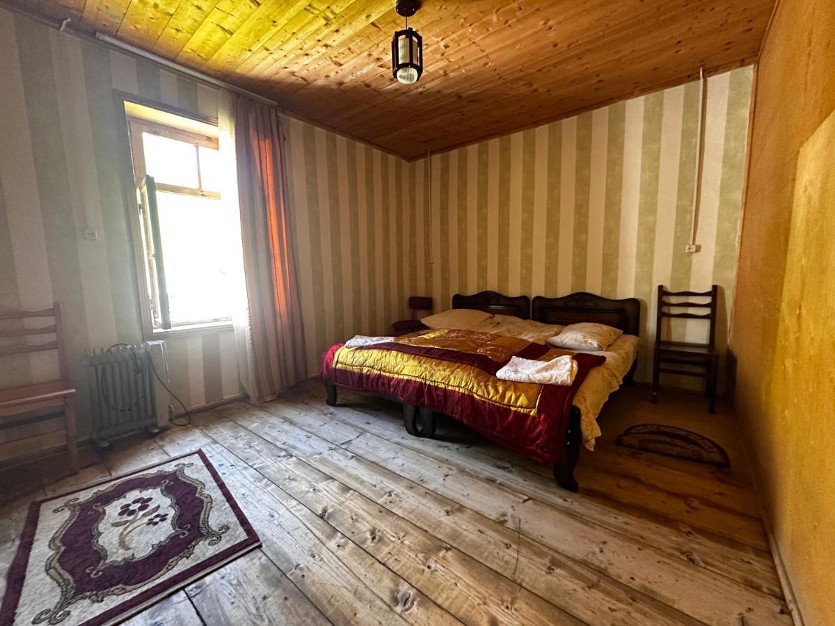 Guesthouse Angelina Ushguli ภายนอก รูปภาพ