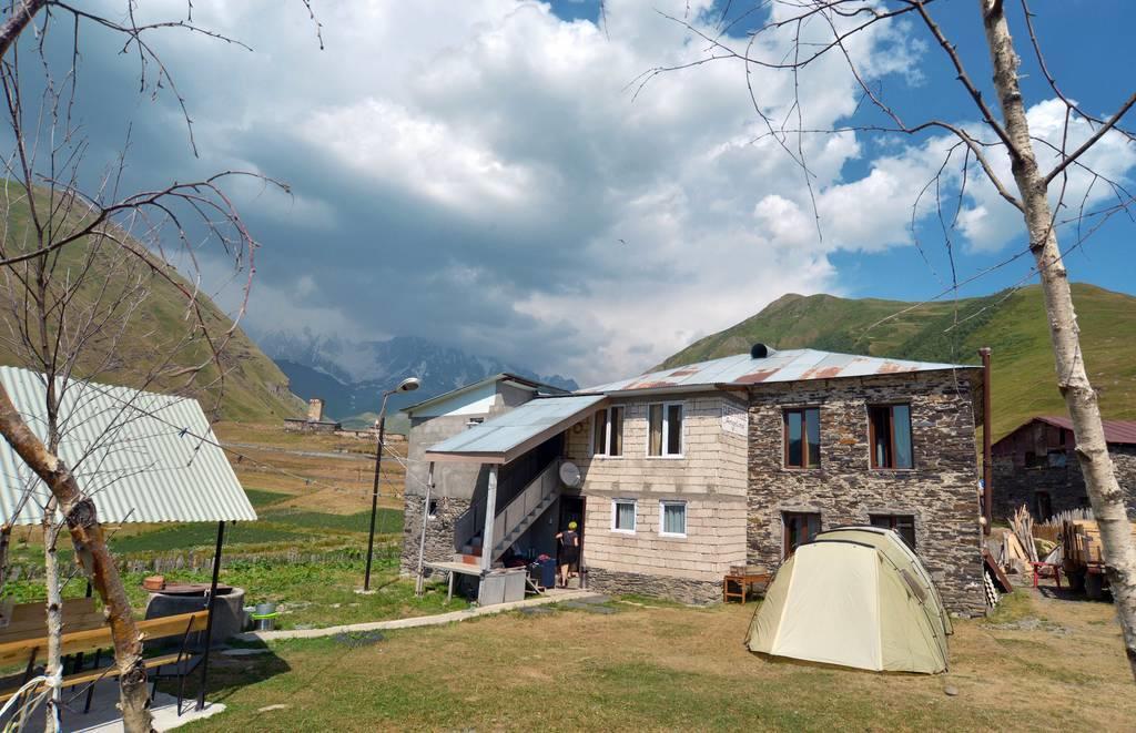 Guesthouse Angelina Ushguli ภายนอก รูปภาพ