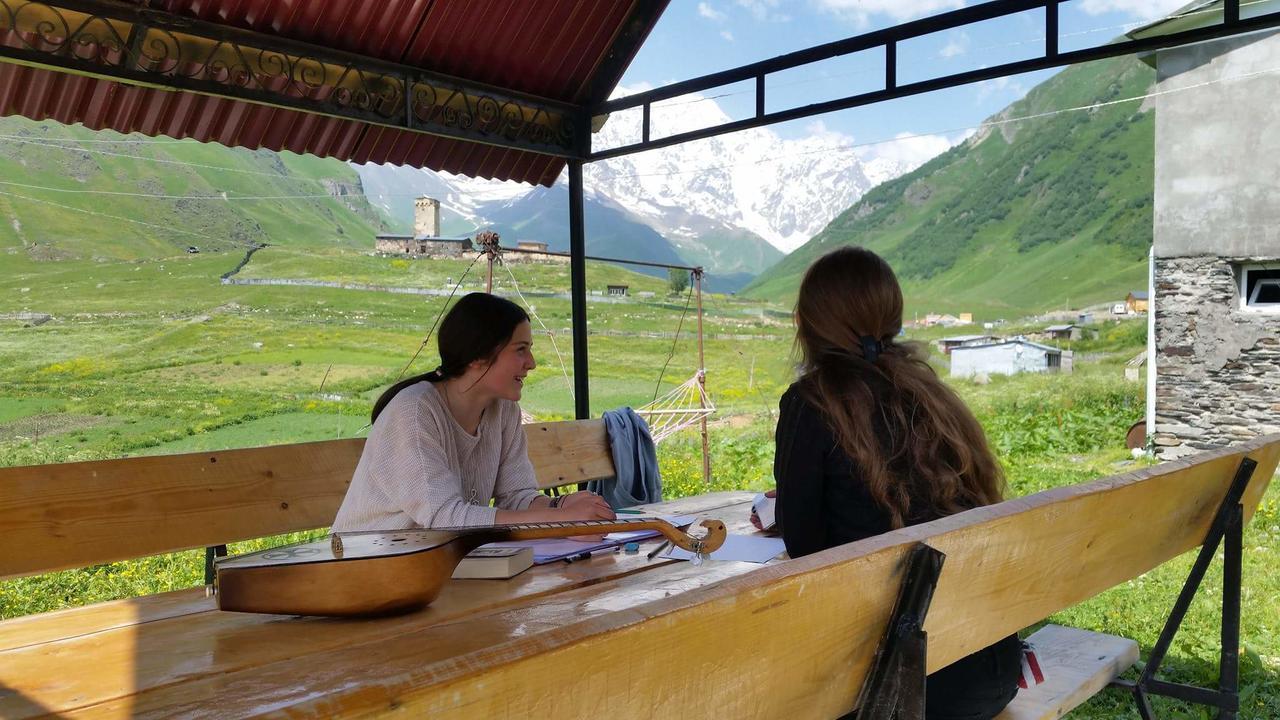 Guesthouse Angelina Ushguli ภายนอก รูปภาพ