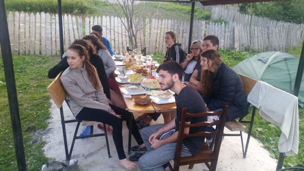 Guesthouse Angelina Ushguli ภายนอก รูปภาพ