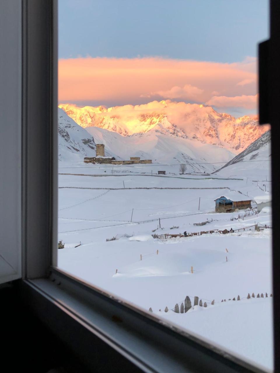 Guesthouse Angelina Ushguli ภายนอก รูปภาพ